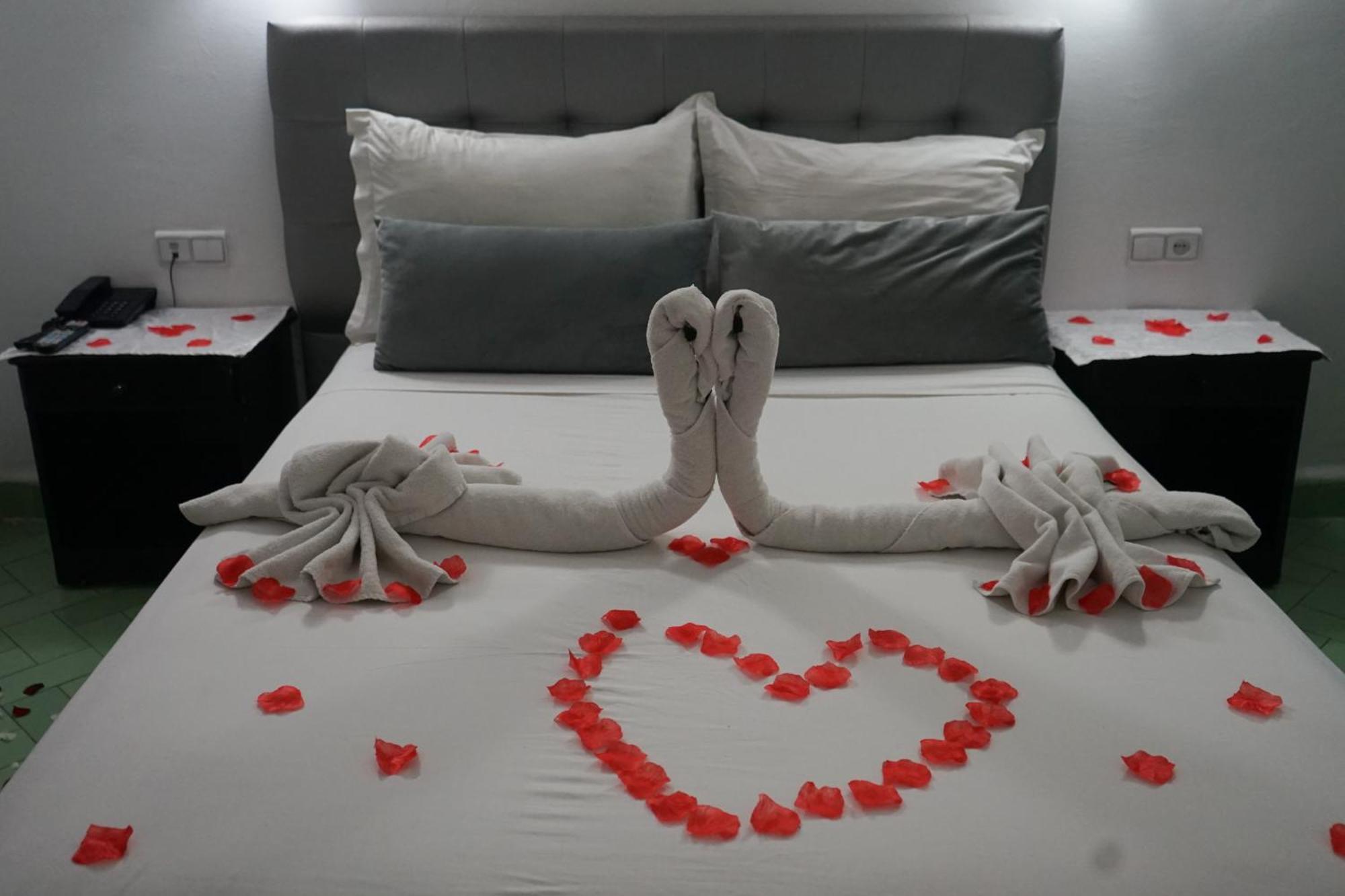 Hotel Nouzha Fez Bagian luar foto