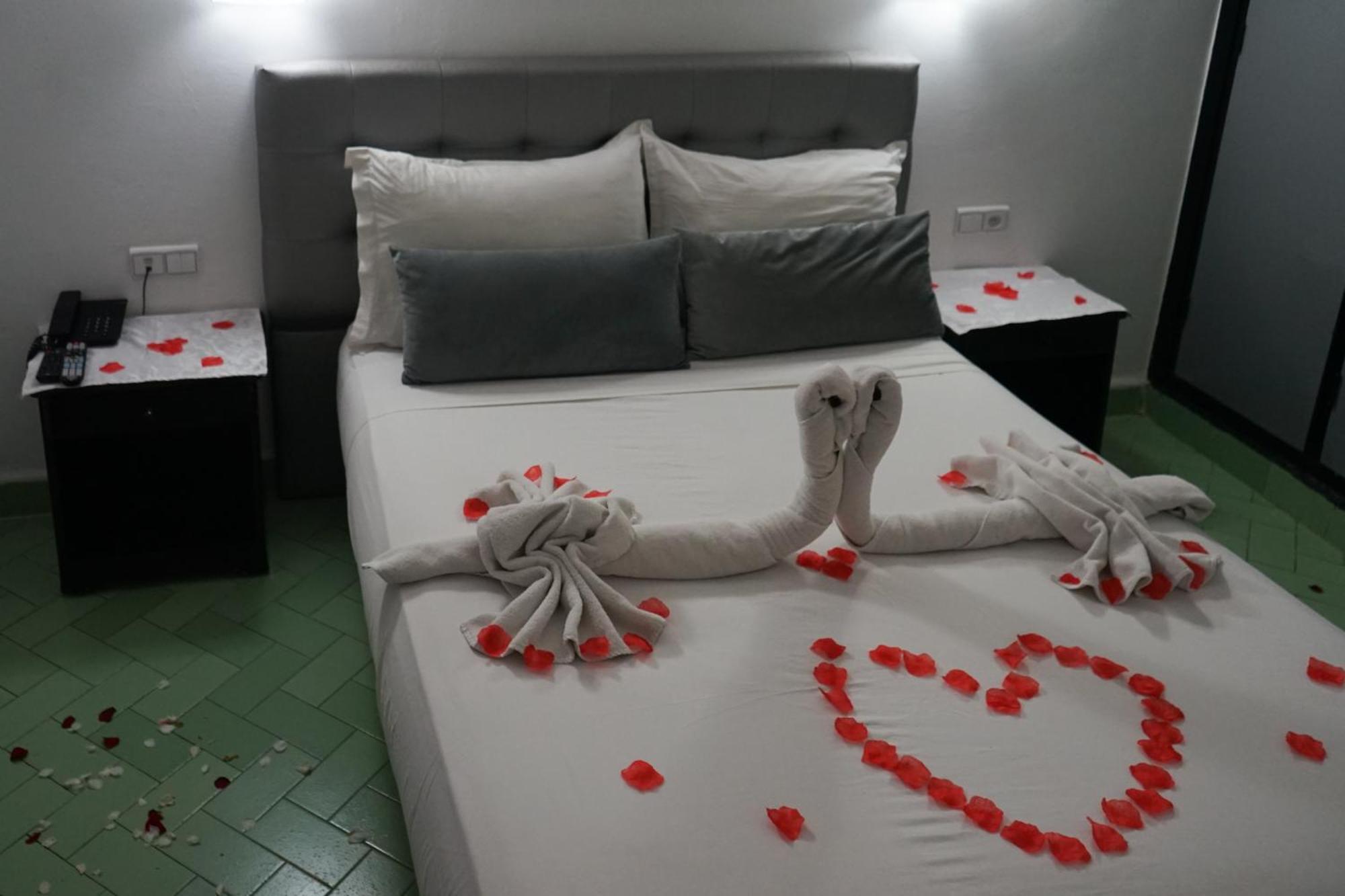 Hotel Nouzha Fez Bagian luar foto