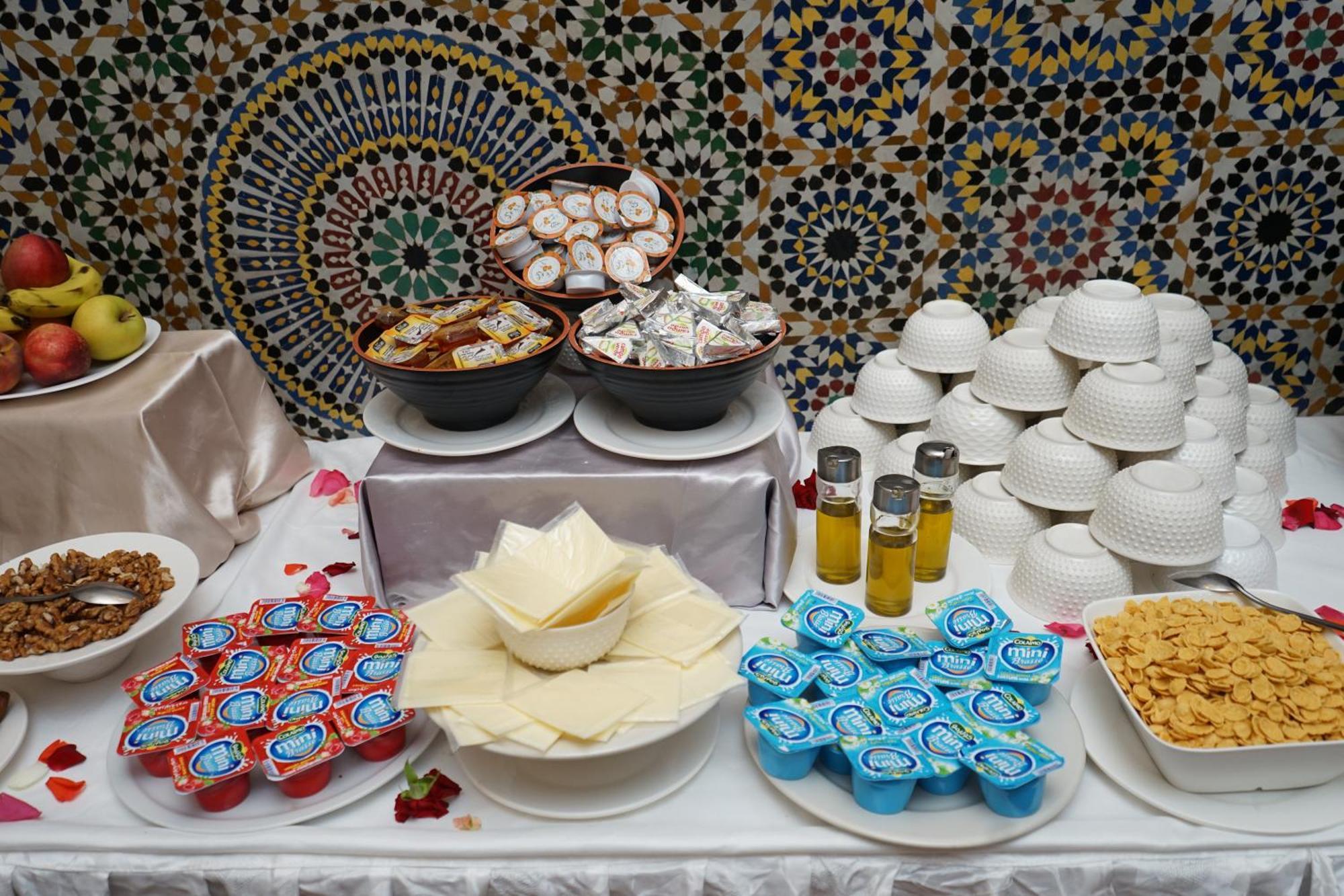 Hotel Nouzha Fez Bagian luar foto