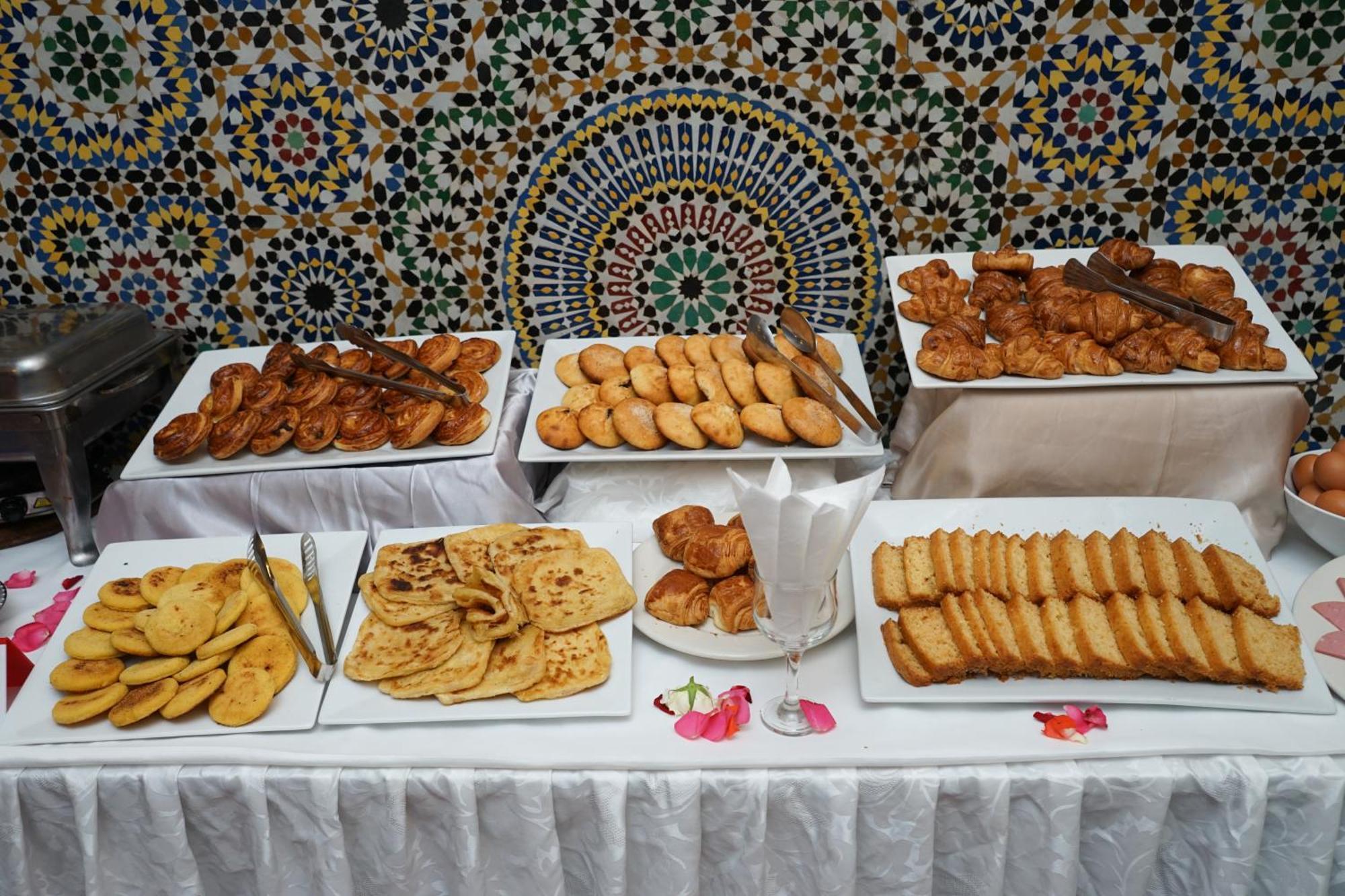 Hotel Nouzha Fez Bagian luar foto