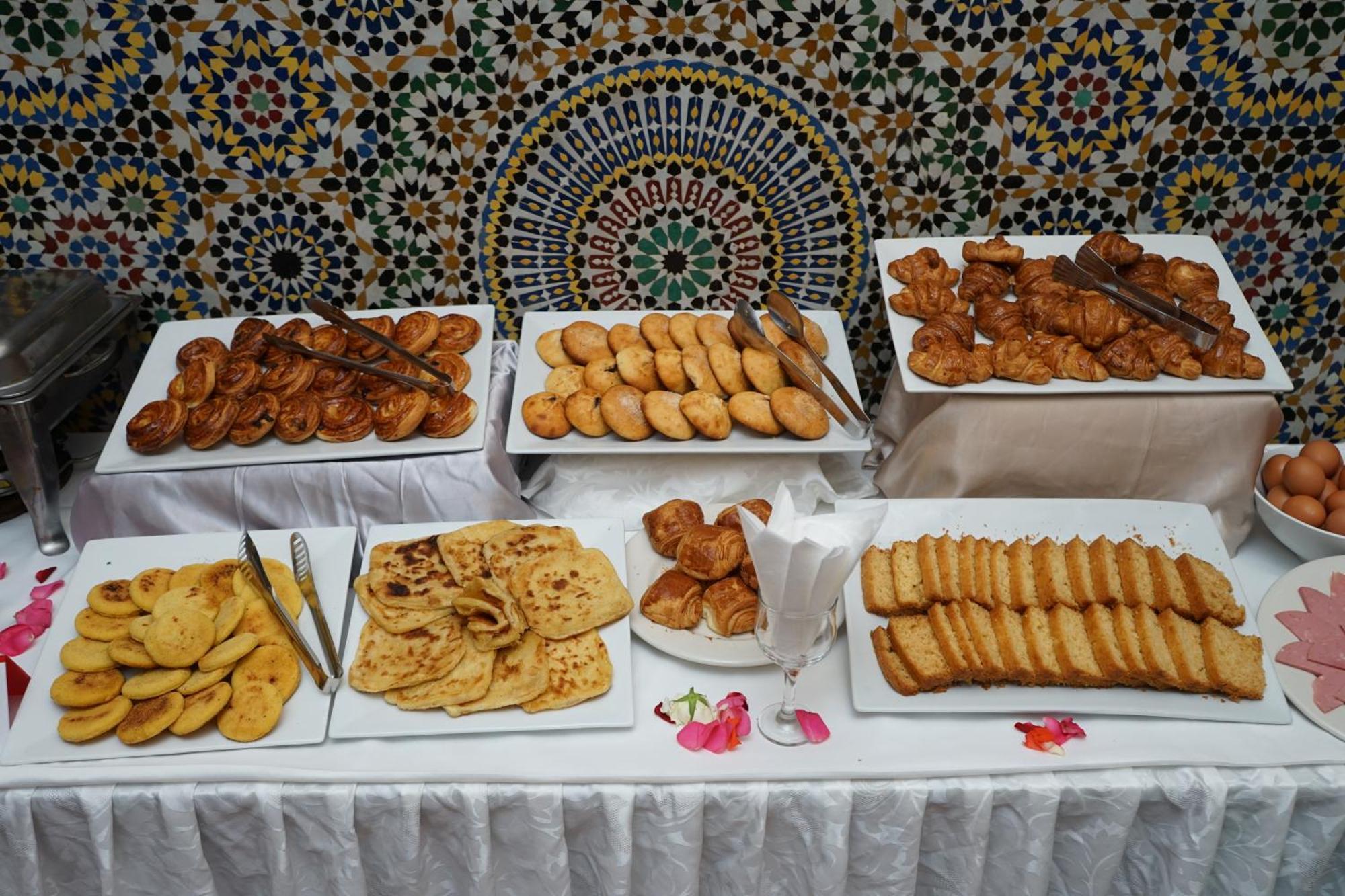 Hotel Nouzha Fez Bagian luar foto