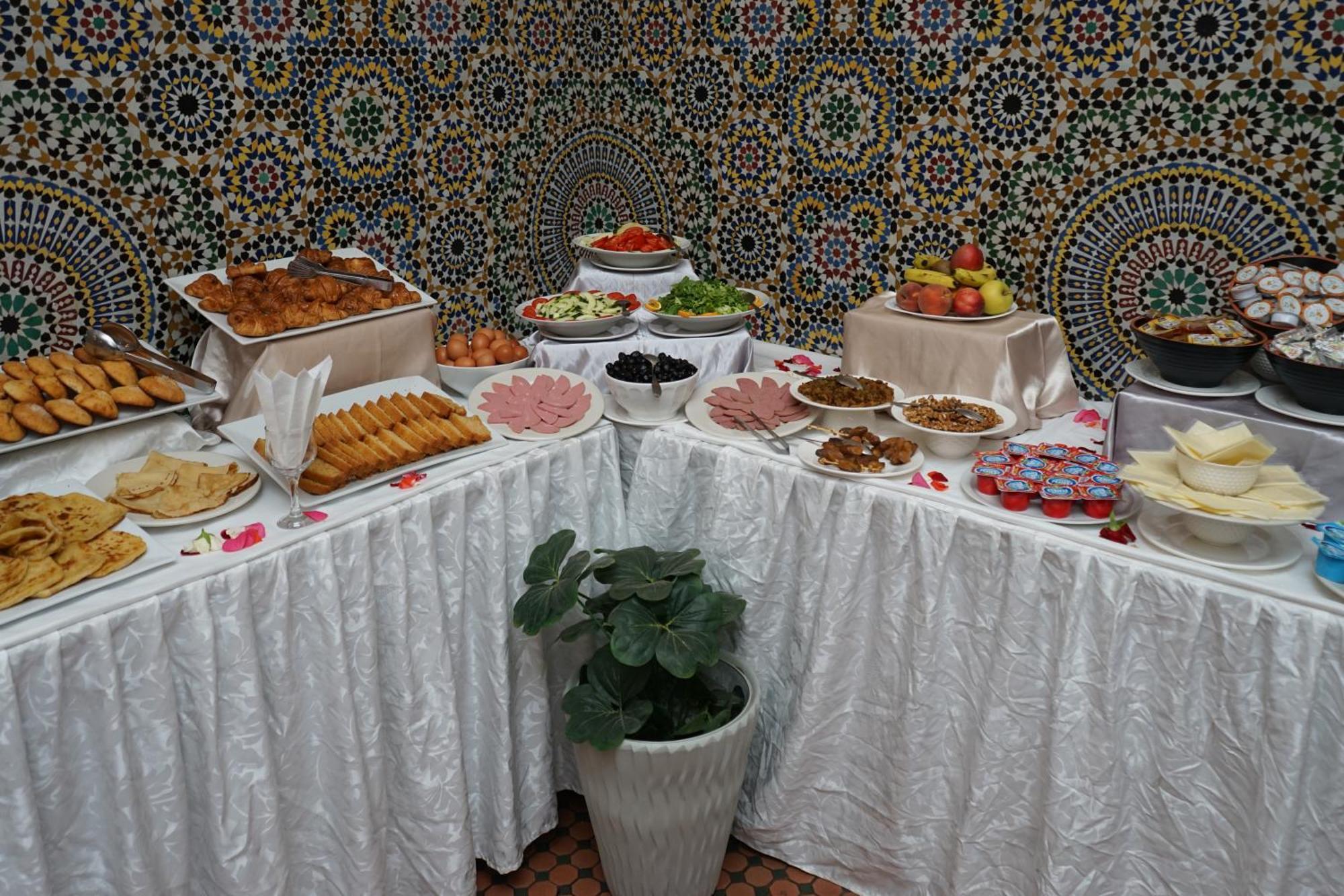 Hotel Nouzha Fez Bagian luar foto
