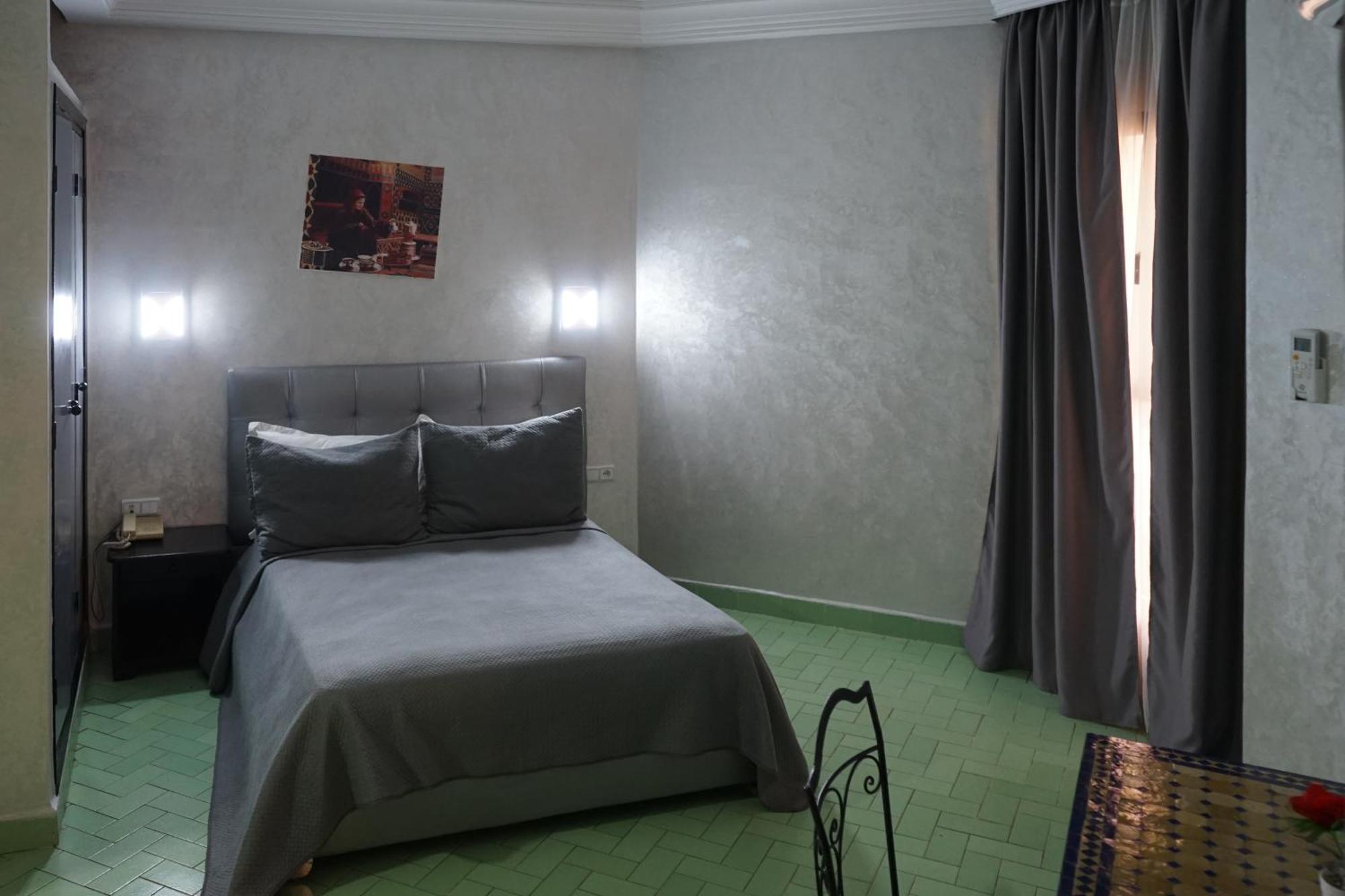 Hotel Nouzha Fez Bagian luar foto