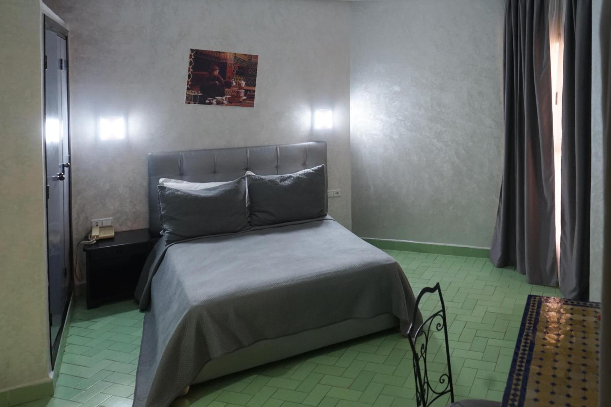 Hotel Nouzha Fez Bagian luar foto